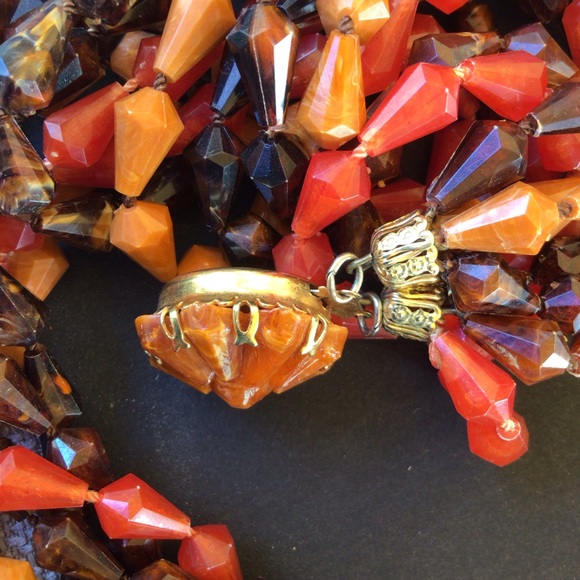 1970s torsade necklace in autumn colors. Gorgeous! - Picture 4 of 6